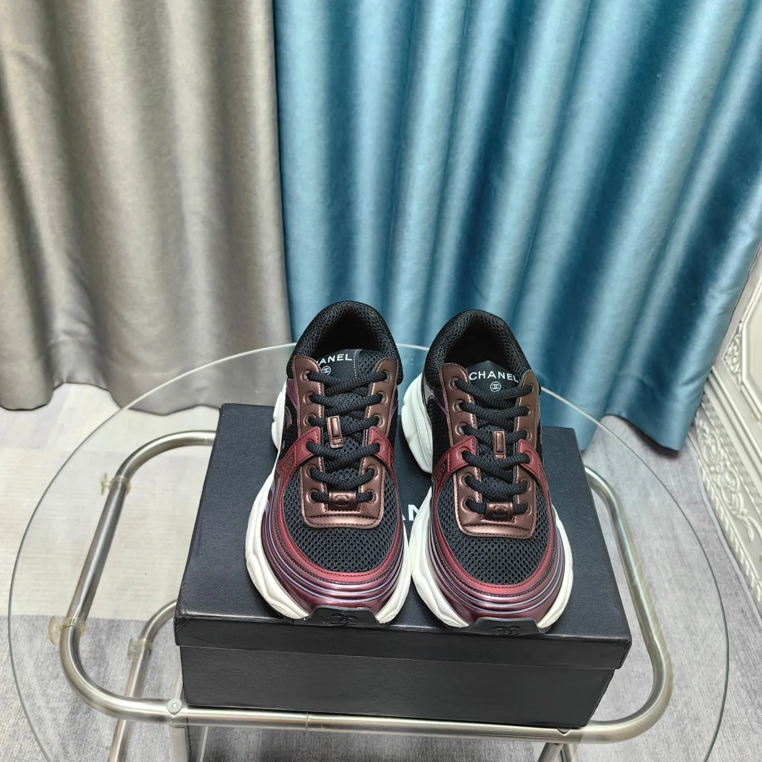 p680🐮🐮Chanel Chanel dad shoes, men and women couples - 2025 counter top casual sports shoes This classic design; the upper is electro-embroidered with a variety of techniques; the outsole is fashionable and sporty; it is unusual to incorporate a variety of color matching elements... The diversified mix and match is very beautiful and versatile, casual, fashionable, sports and outdoor can be taken into account... ꫛꫀꪝ Go➫ Material: ❶Upper is made of: Original imported first-layer silk cowhide + original waterproof cloth + original first-layer cowhide ❷Inner lining: original sheep lining + mesh ❸Outsole based on: original TPU combination outsole Special counter boutique packaging complete set for women 35–41